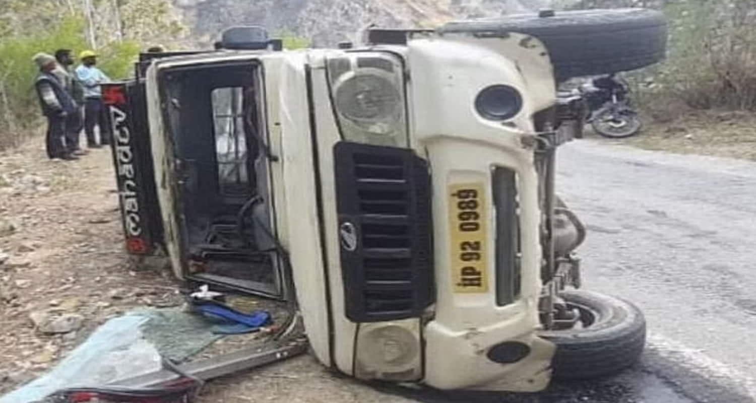 Himachal shimla rampur bushahr bolero overturned on road outsourced worker