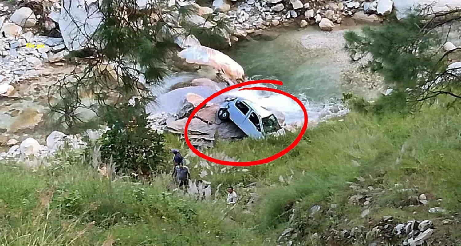 Himachal car fell ditch sirmour shilai alto