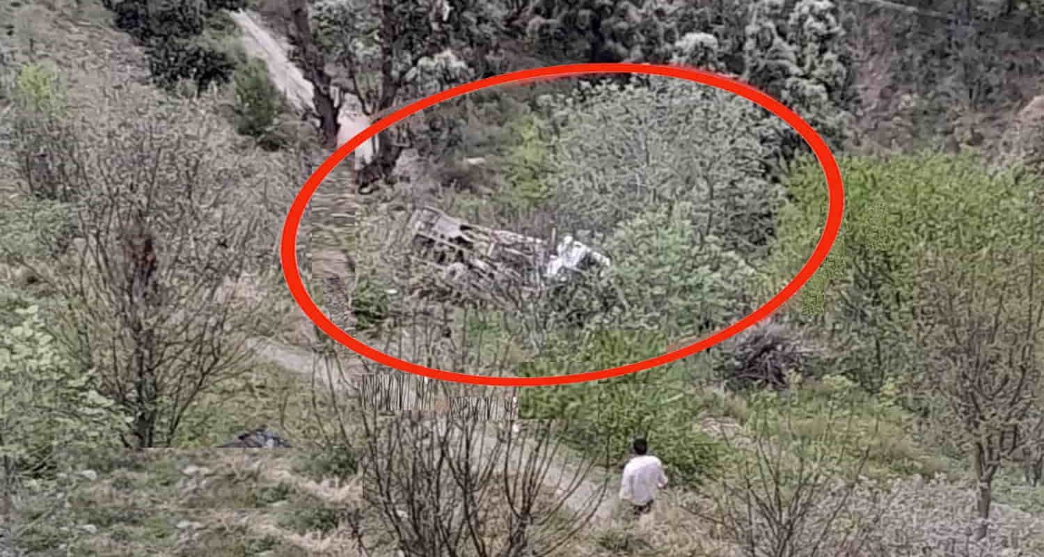 Himachal chamba churah truck fell 500 meter deep gorge