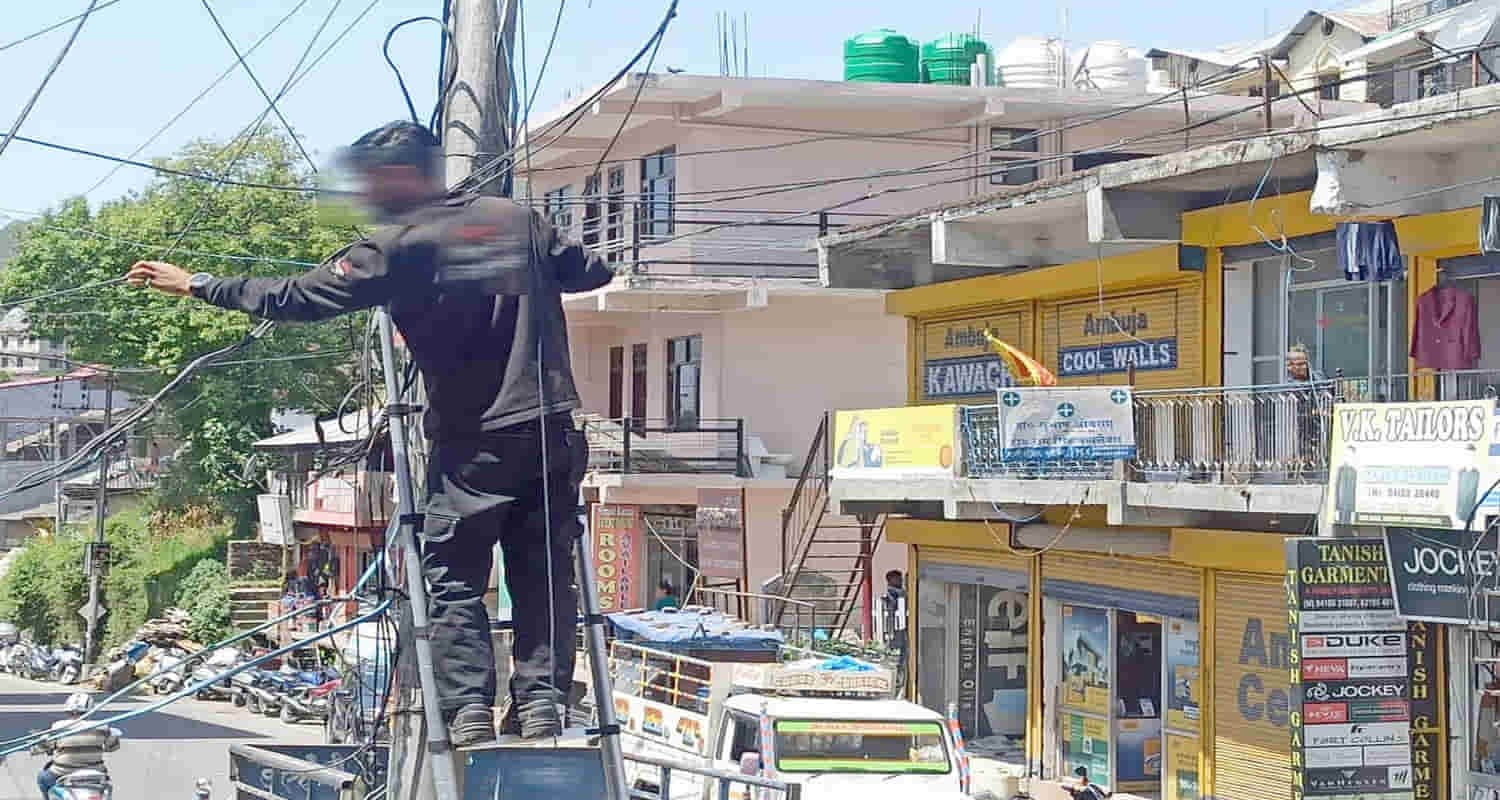 Himachal sirmaur paonta sahib fiber line 21 year old youth electrocuted