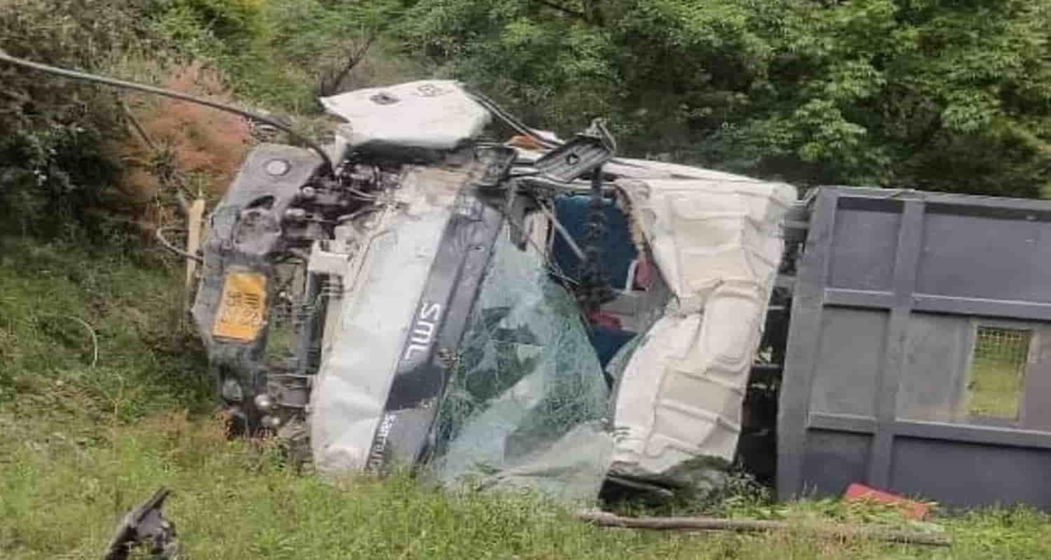 Tipper road banjar valley ditch kullu himachal