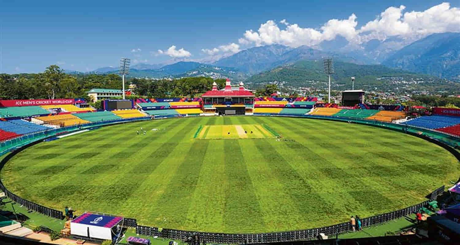 Crowd gathered in dharamshala for ipl tickets punjab team reach today