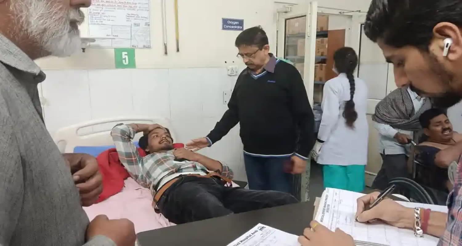 "ऊना: मैड़ी होली मेला में लैंडस्लाइड से दो श्रद्धालुओं की मौत, सात घायल | हिमाचल हादसा"
Himachal landslide occurred while bathing in the fair 7 devotees injured 2