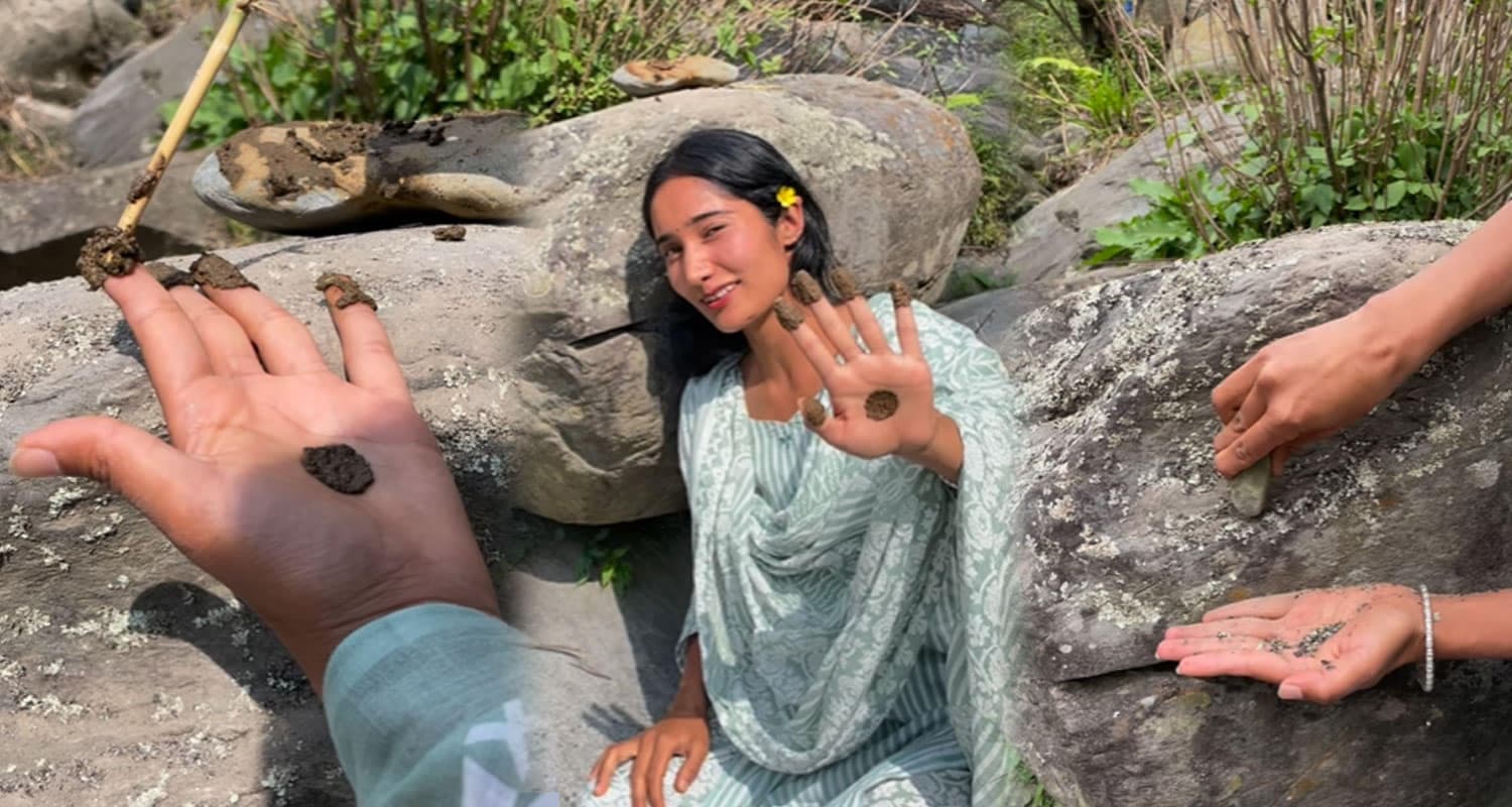 Ruby Thakur Stone Mehndi Video