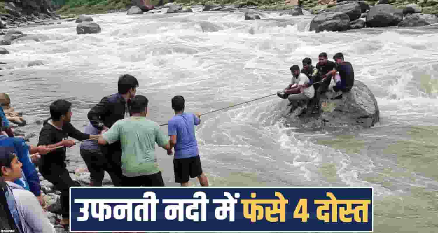 kullu-kasol-four-delhi-tourists-rescued-from-parvati-river-water-flow-heavy