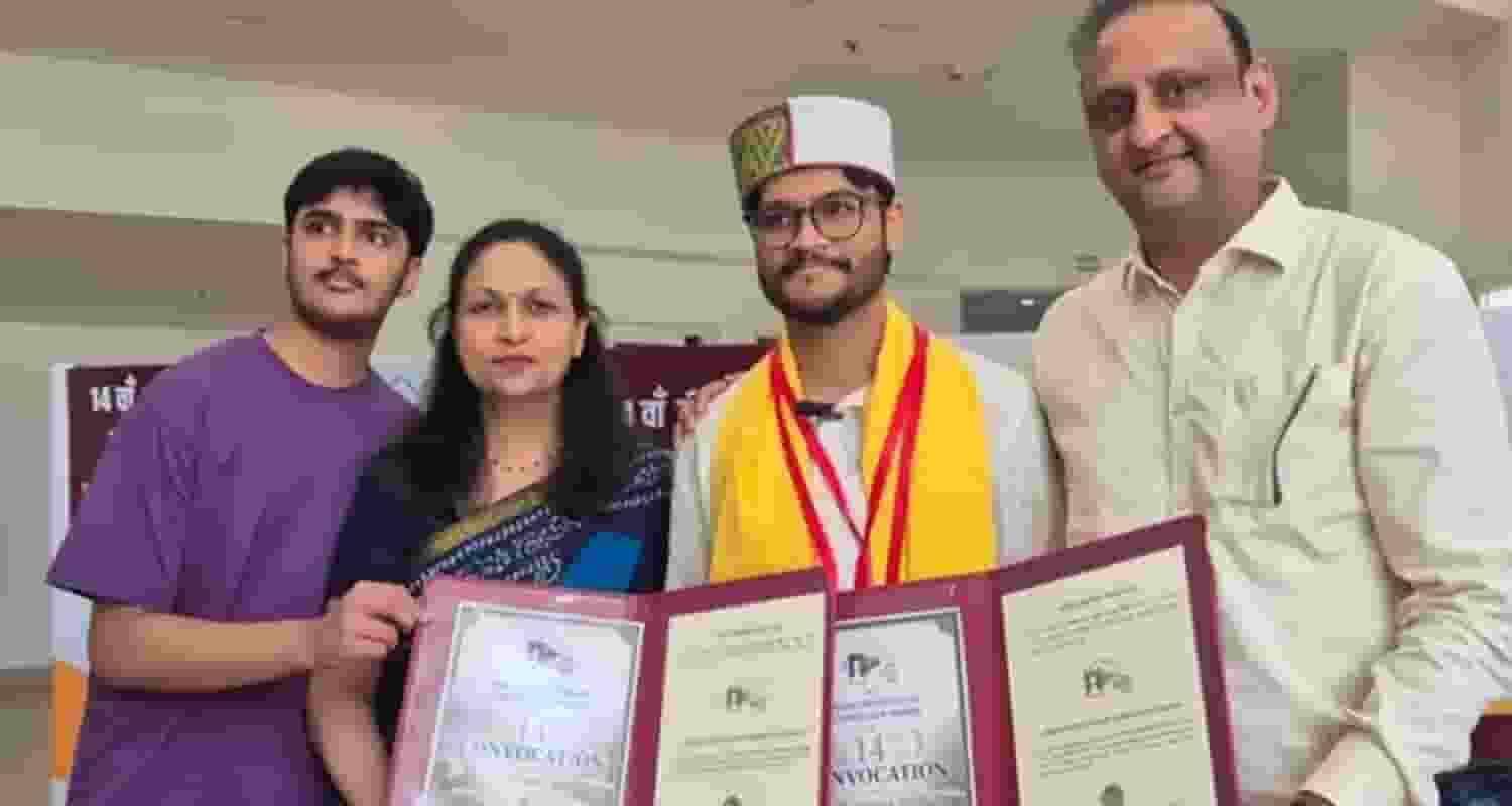 mandi-students-win-gold-medals-secure-high-salary-packages-in-tech-sector