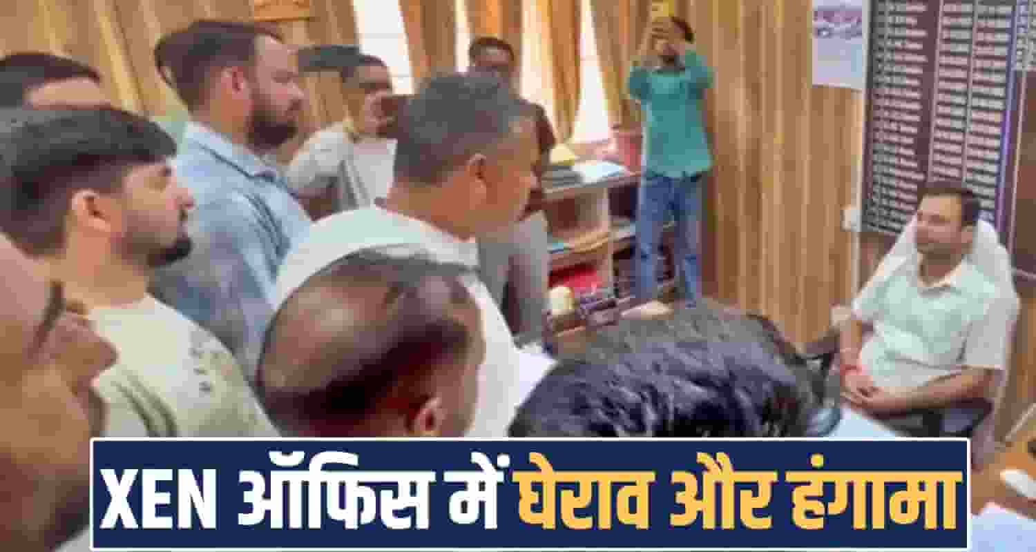 EX MINISTER BJP SON PWD OFFICIAL CLASH ROAD DHARAMPUR MANDI HP GOVERNMENT