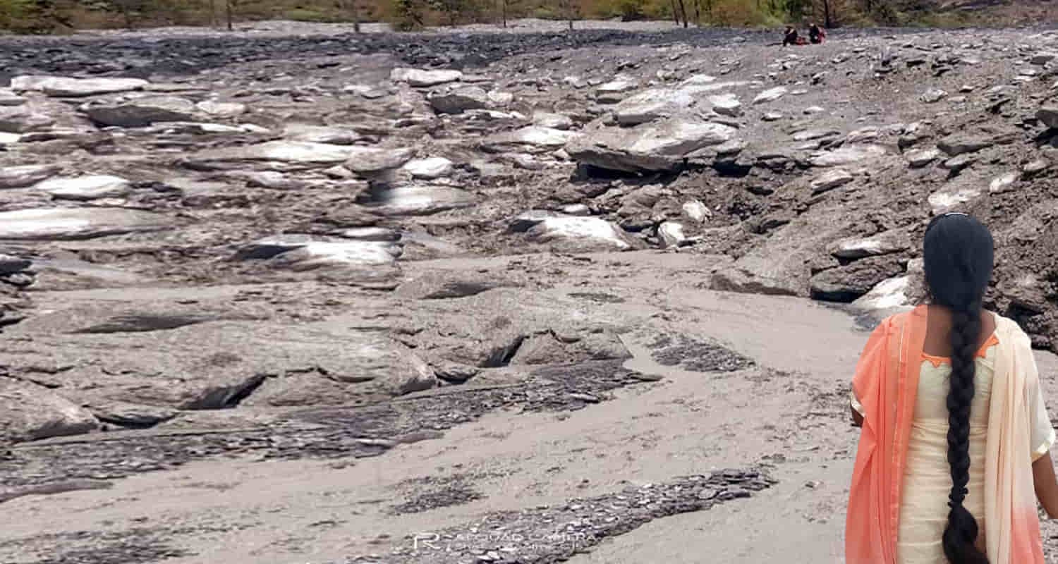 चुराह में भारी बारिश के चलते महिला का दलदल में बहना, लापता हुई Wife drowned swamp front husband gucchi churah chamba himachal