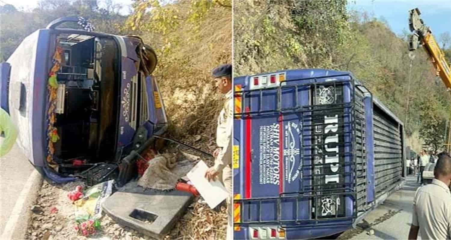 कांगड़ा: श्रद्धालुओं से भरी बस पलटी, 20 लोग घायल, बच्चों समेत कई जख्मी Devotees bus overturned kangra himachal