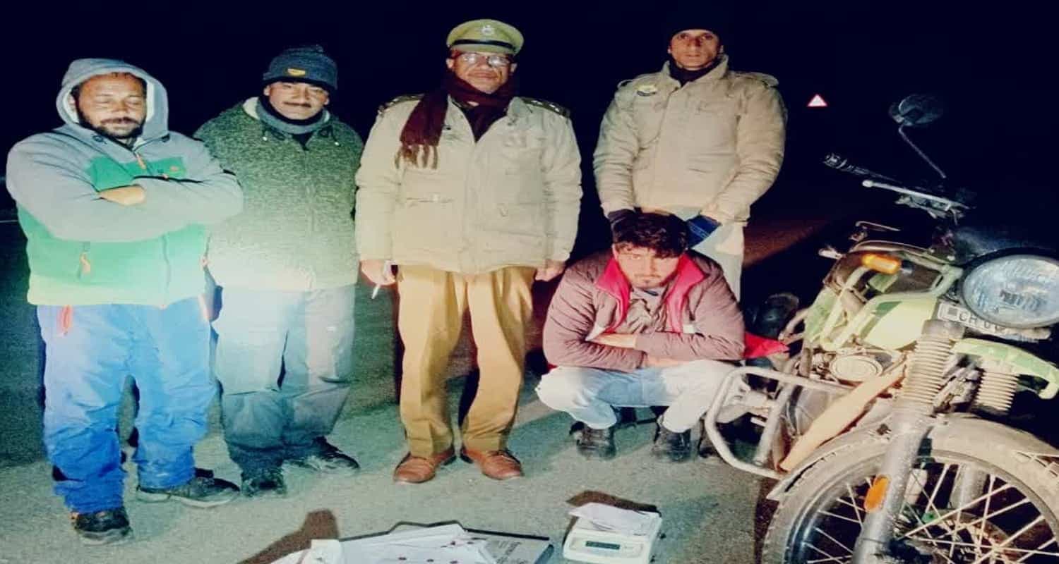 हिमाचल : बाइक पर चिट्टा बेचने निकला था युवक, बीच रास्ते में हुआ अरेस्ट himachal police