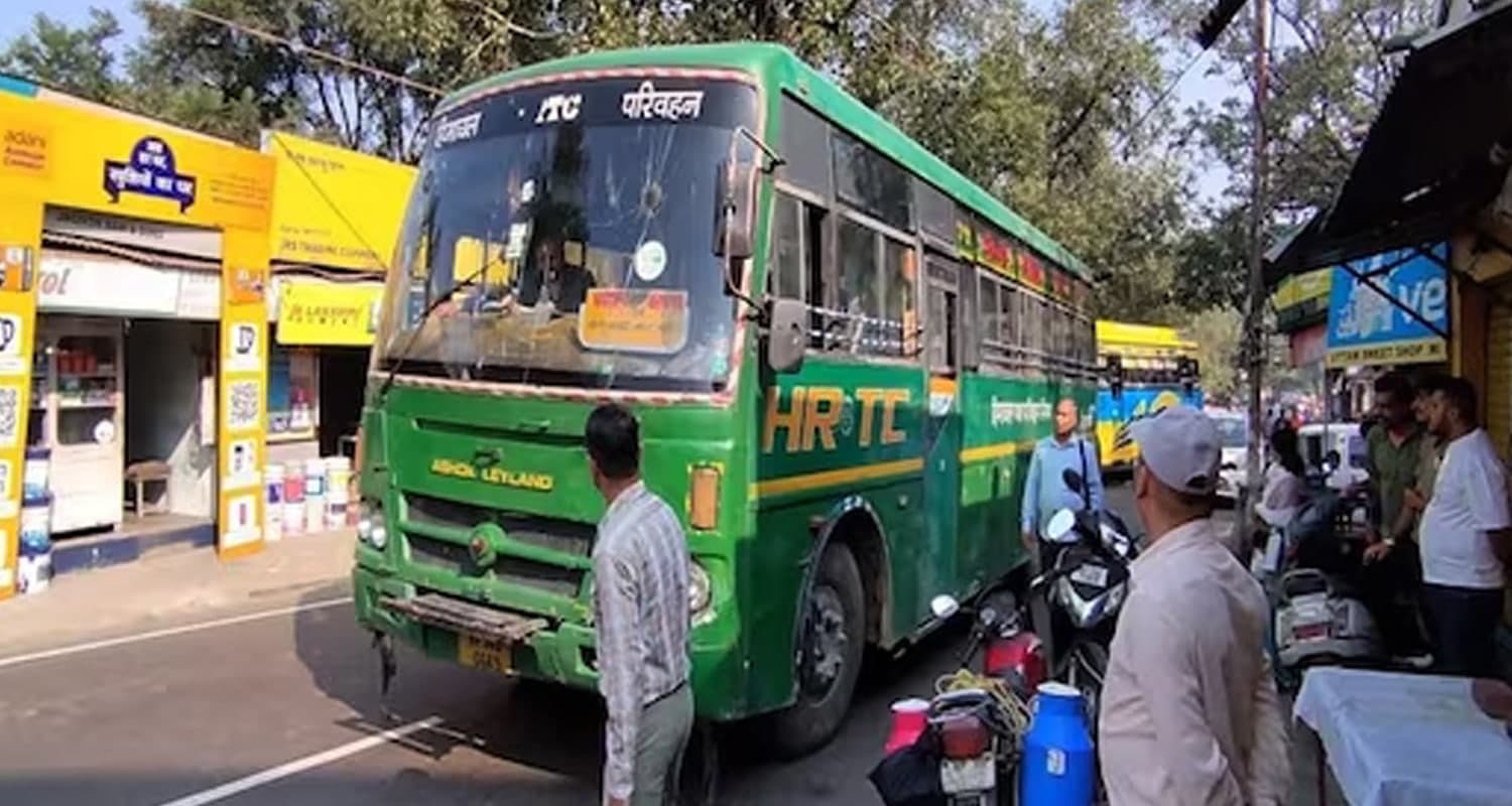 व्यवस्था नहीं मजाक: HRTC बस का दरवाजा हुआ जाम, बिना सवारी उठाए- बस चली गई Himachal News
