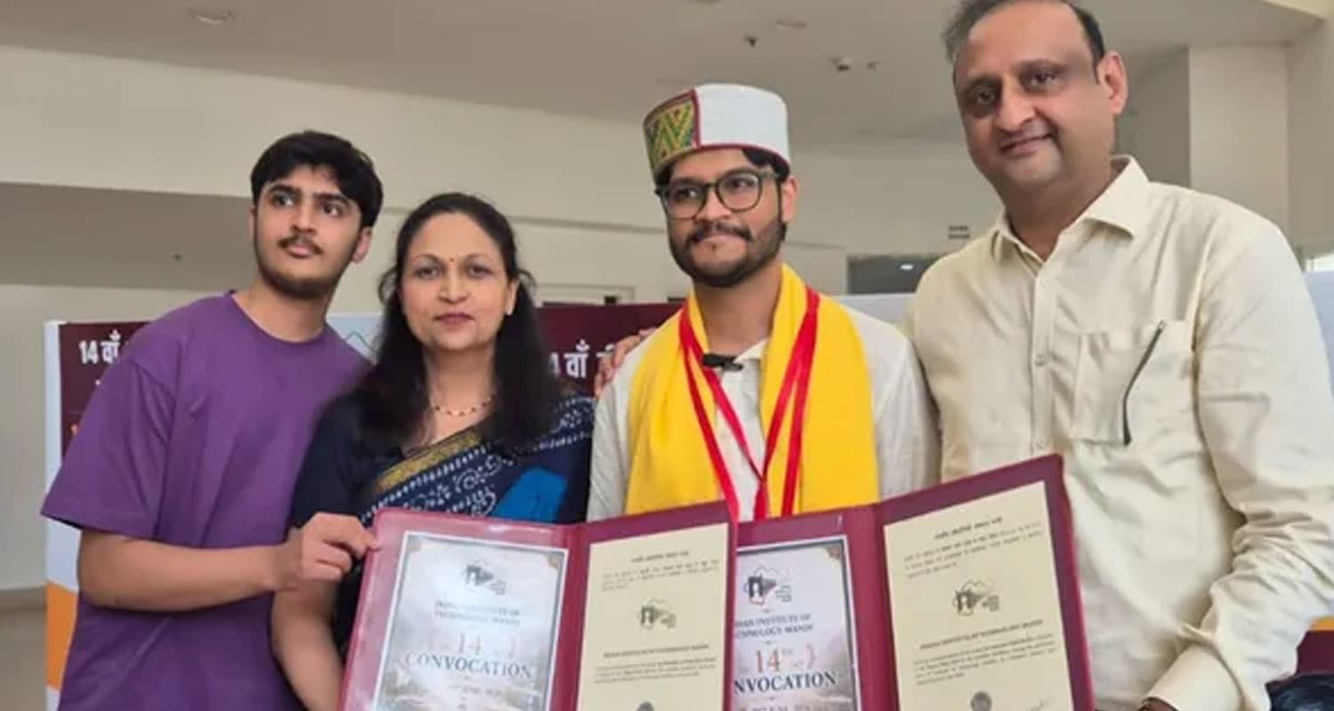 हिमाचल के छात्र का कमाल : Microsoft कंपनी में करेगा नौकरी, मिला 55 लाख का पैकेज mandi-students-win-gold-medals-secure-high-salary-packages-in-tech-sector